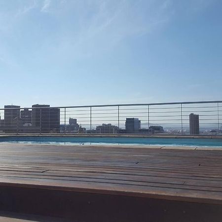 Four Seasons 818- Spacious Cbd Studio - Onsite Parking, Gym & Rooftop Pool Leilighet Cape Town Eksteriør bilde