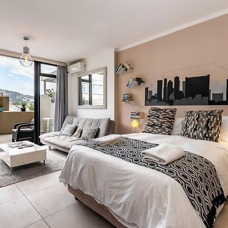 Four Seasons 818- Spacious Cbd Studio - Onsite Parking, Gym & Rooftop Pool Leilighet Cape Town Eksteriør bilde