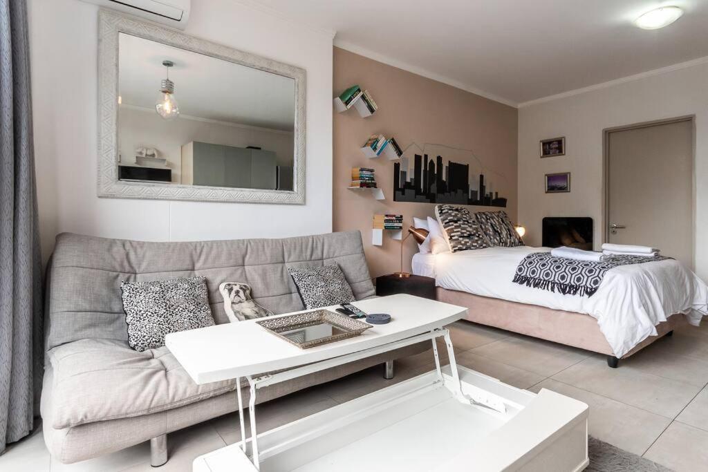 Four Seasons 818- Spacious Cbd Studio - Onsite Parking, Gym & Rooftop Pool Leilighet Cape Town Eksteriør bilde