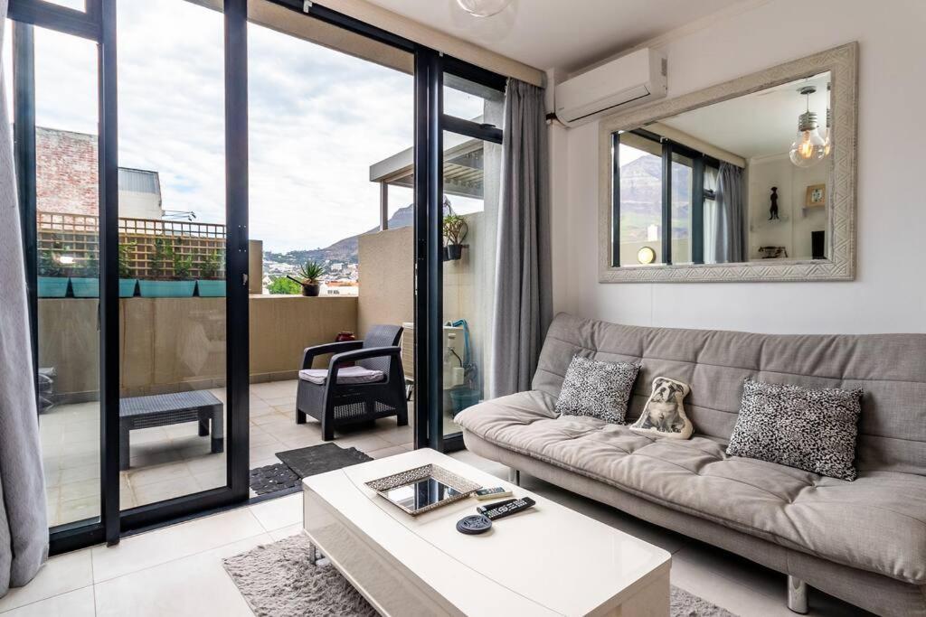 Four Seasons 818- Spacious Cbd Studio - Onsite Parking, Gym & Rooftop Pool Leilighet Cape Town Eksteriør bilde